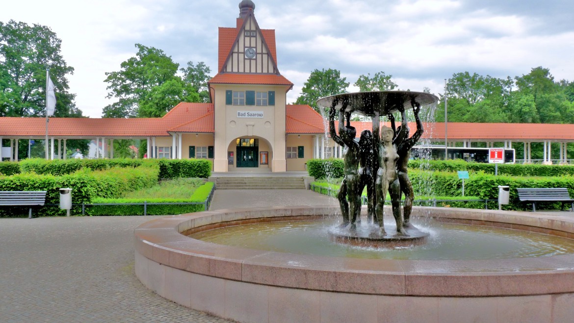 Bahnhof-Bad-Saarow_mit_Brunnen